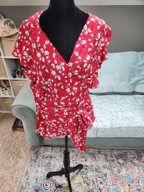 Max Studio Red Floral Wrap Top with Tie Waist Large